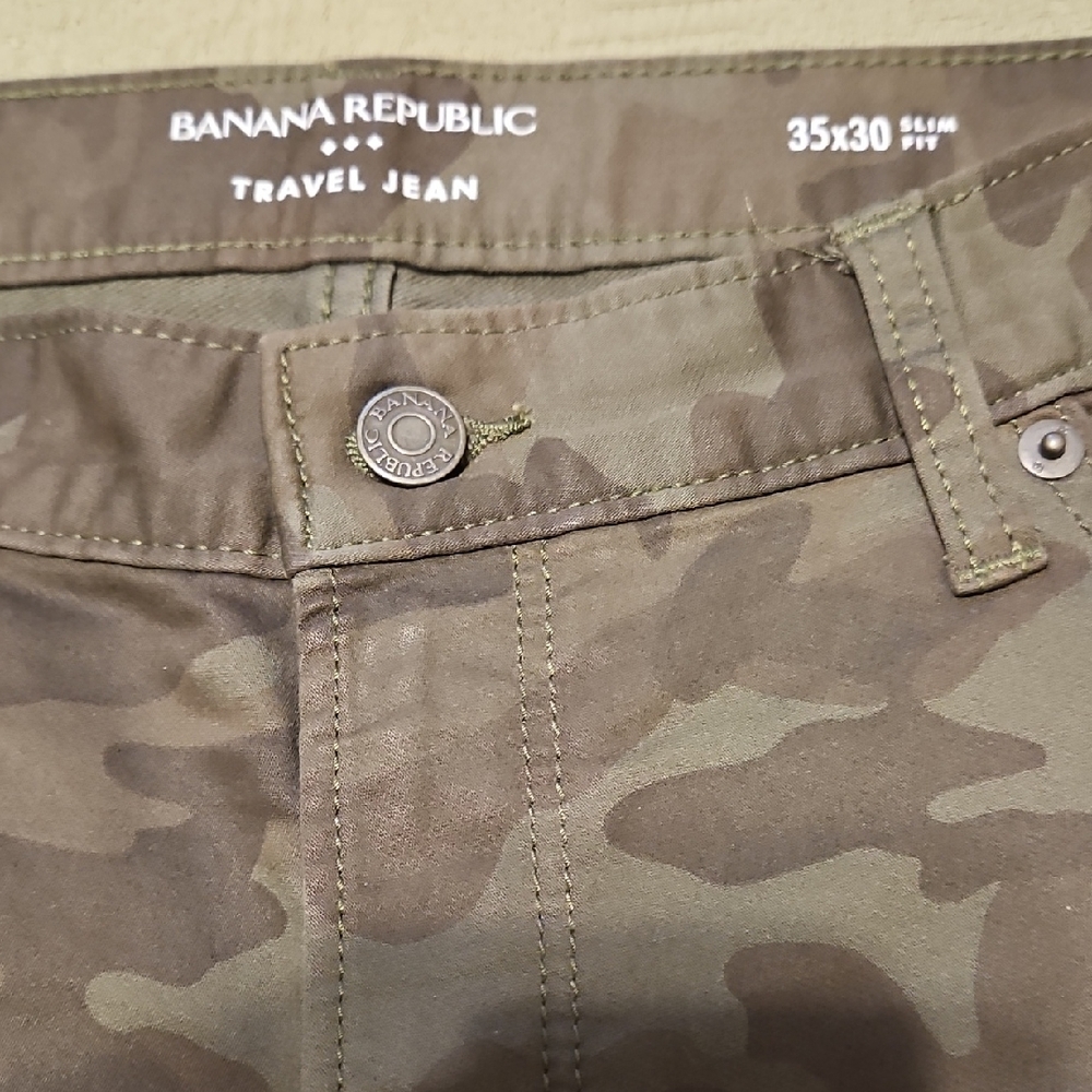 Banana Republic Green Camo Travel Jeans 35/30